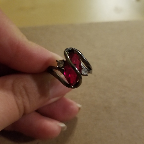 Ruby red tungsten-look Size 8 Ring with CZ - Picture 2 of 4